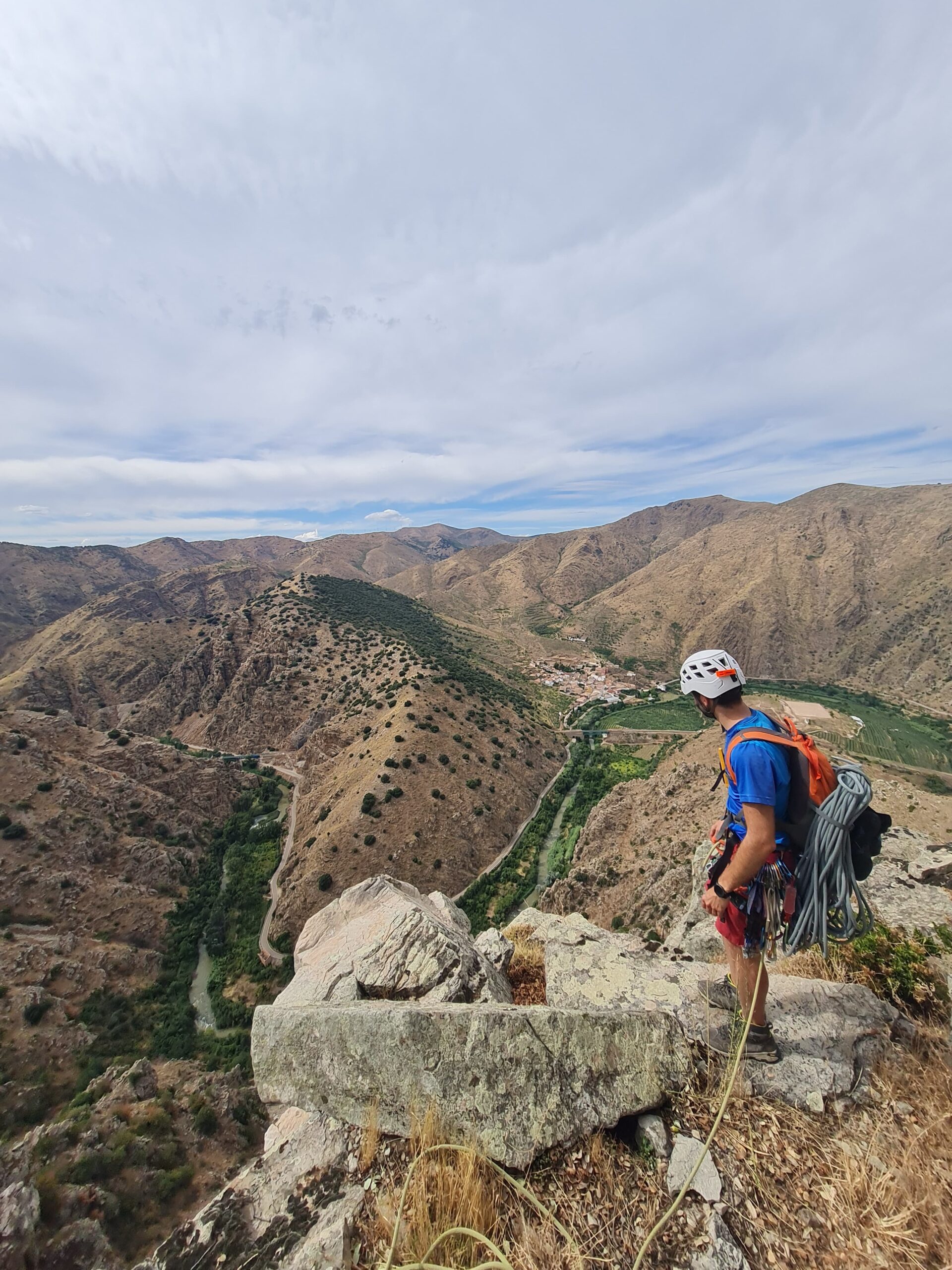 Cresta de la Noguerilla o «Tiroriro Flash». Embid de la Ribera. 310m, V+